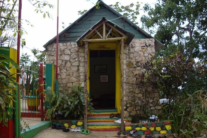 Private Tour Ocho Rios or Runaway Bay To 9 Mile Bob Marley Birth & Resting Place - Mountain roads, rural farms, and the long way to Nine Mile