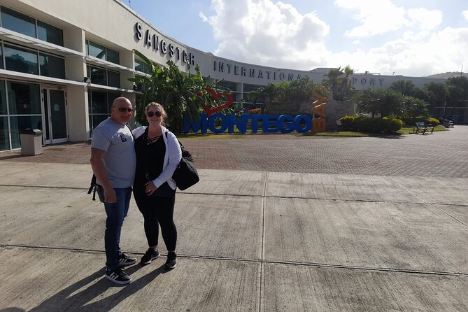 Private Transfer Airport to Montego bay Hotels in Jamaica - The welcome moment: rum punch for adults, water for kids