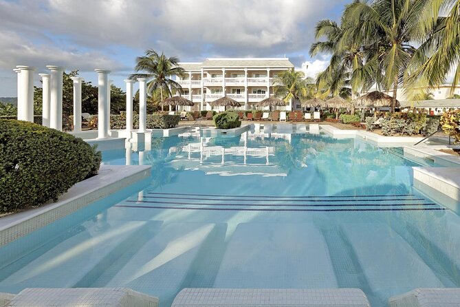 Private Transfer from MBJ Airport to Grand Palladium Hotel - Meet Your Driver at Sangster International (MBJ)