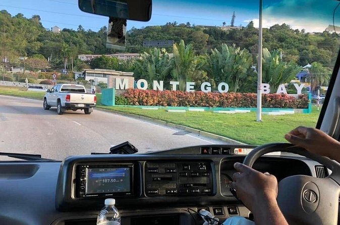 Private Transfer from Montego Bay Airport to Montego Bay Hotels - Comfort perks that reduce stress in the moment