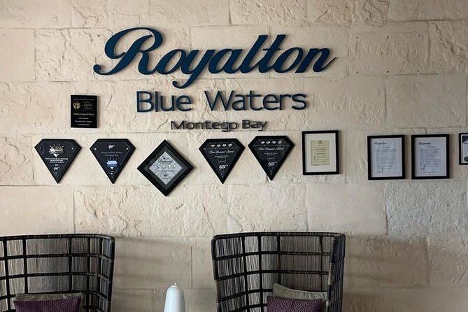 Private Transfer Grand Palladium and Royalton Blue Water Resort - Arrival: Getting Your First Real Look at the Resorts
