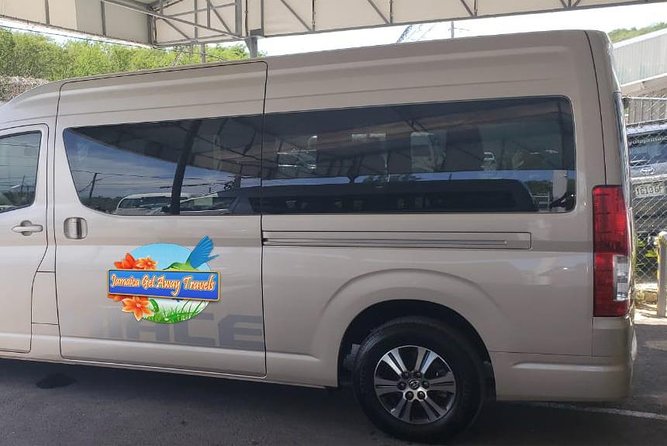 Private Transfer Montego Bay to Ocho Rios - Air-Conditioned Comfort, Luggage Space, and Child Seats
