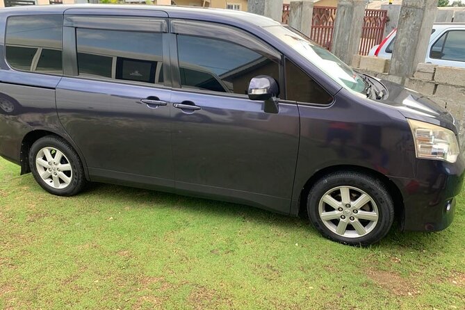 Private Transfers from Montego Bay Airport to Runaway Bay Hotels - Inside the Car: Air-Conditioning, Water, and a More Relaxed Landing