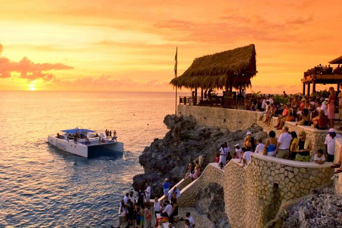 Private Trip to Blue Hole Mineral Springs, Negril & Ricks Café - The Human Touch: Guides and On-Site Staff Matter