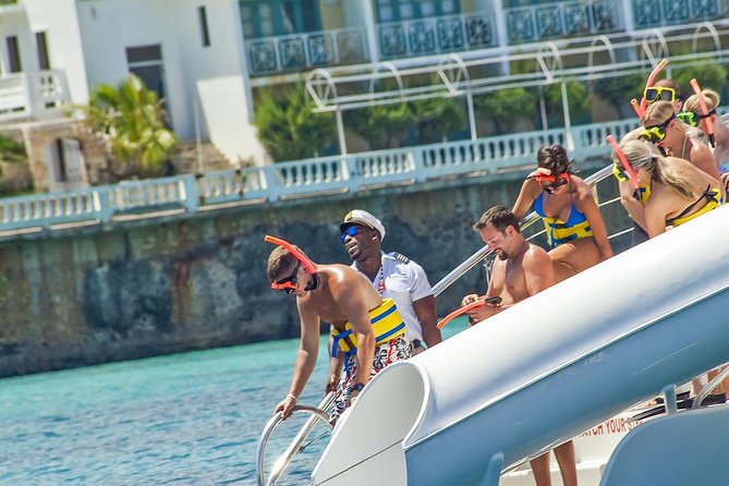 Reggae Catamaran and Snorkeling Open Bar Cruise Montego Bay - Open bar and appetizers: how the onboard “floating party” really works