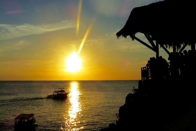 Rick's Café and Seven Mile Beach Private Tour - Who should book this Seven Mile Beach and Ricks Cafe private tour