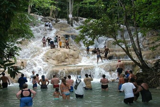 Rio Nuevo Bamboo River Rafting & Dunn's River Falls - The quiet “in-between”: Columbus Park before Dunn’s River Falls