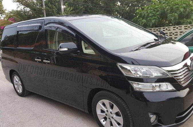 Runaway Bay Airport Transfer - One-way or round-trip: how to think about your schedule