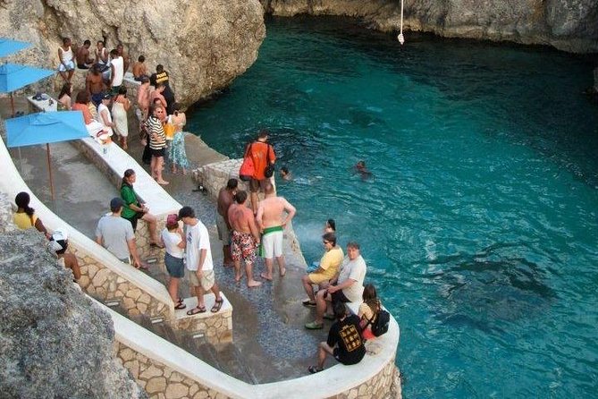 Seven Mile Beach and Ricks Cafe Private Tour. - Key Highlights Worth Knowing