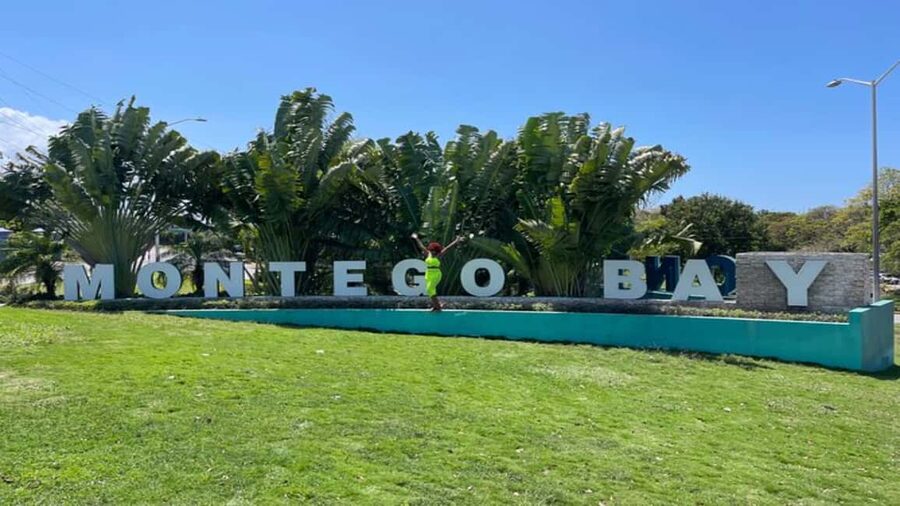 Shopping & Sightseeing Local Guided Tour In Montego Bay - Getting picked up and staying comfortable on the way in
