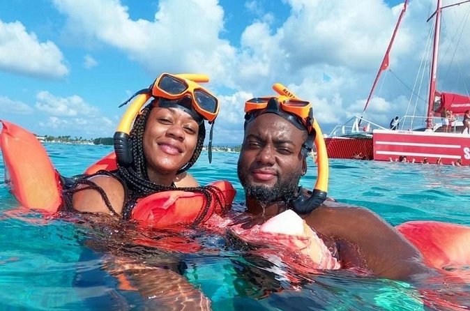 Snorkeling and Shopping in Montego Bay with Hotel pickup - The complimentary phone video: a small add-on with big value