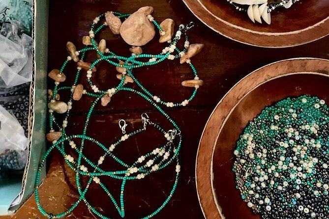 Souvenirs workshop A Mi Mek It! in Montego Bay Jamaica (FR & EN) - The Guide Factor: Marie (SoMarie) Makes It Click
