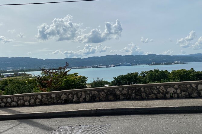 Street Executive Tours And Chauffeur Service Jamaica - On the Road: Local Chat, Quick Stops, and Real Flexibility