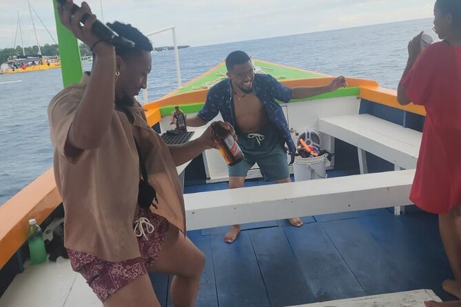 Sunset Booze Cruise in Negril - What Drinks You Actually Get: Rum Punch, Beer, Jell-O shots, Rum, Tequila