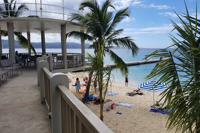 The AMAZING Montego Bay Tour - Doctor’s Cave Beach: the main stop and the payoff