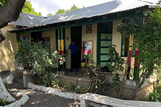 The Essential Bob Marley Tour: Visit His Home and more - Devon House lunch: choose your comfort food, then end with ice cream