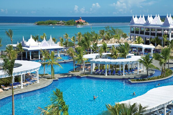 Transfer from/to Airport, Riu Reggae, Riu Montego Bay, Riu Palace - The A/C Ride and Bottled Water That Actually Helps
