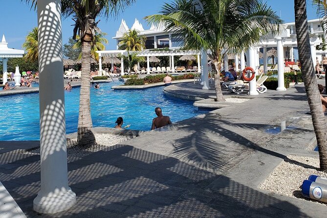 VIP Luxury Montego Bay Airport Transfer to Montego Bay/ Falmouth - Stops for Snacks, Supplies, and Photo Breaks